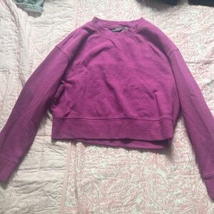 selling a sweater that hasn’t been worn. It doesn’t have the tag.